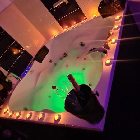 Karma Luxury Room Bukarest Eksteriør billede