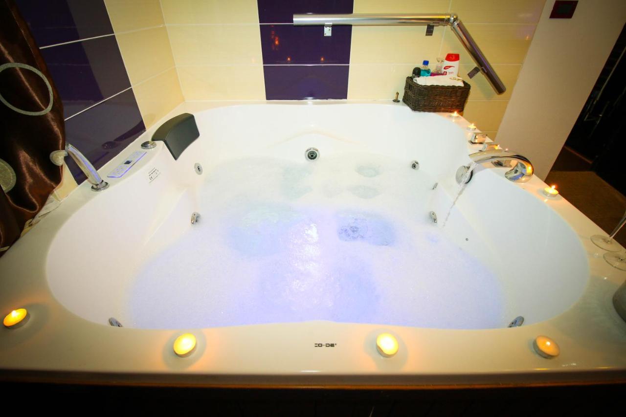 Karma Luxury Room Bukarest Eksteriør billede
