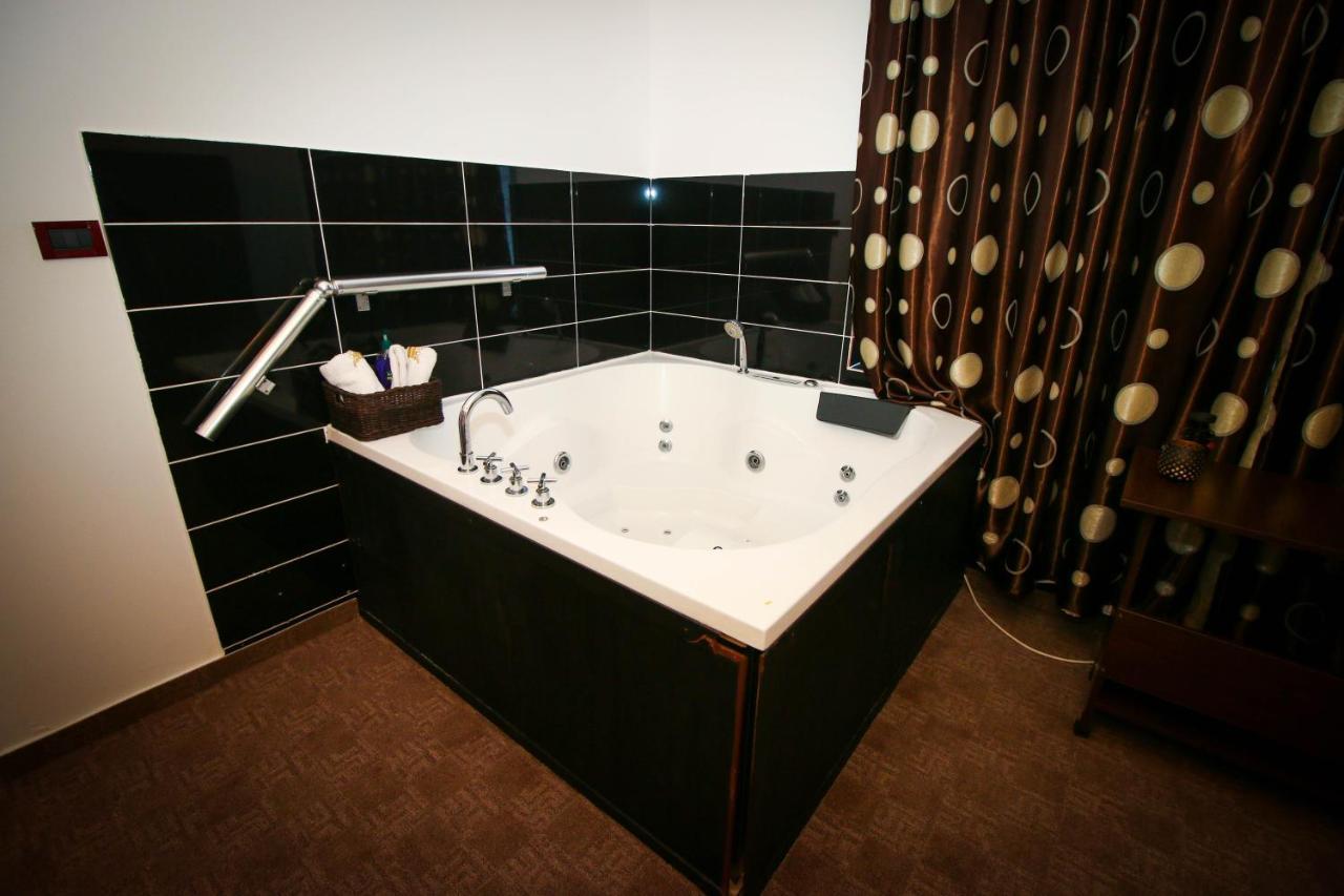Karma Luxury Room Bukarest Eksteriør billede